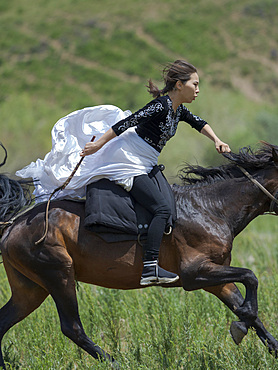 Kyz kuumai, bridegroom chasing the bride, a traditional equestrian sport. Folk Festival commemorating the origin myth the Tien Shan Maral (Tian Shan wapiti), an origin myth of the Kyrgyz tribes. Near Tasch Baschat, Naryn region. Asia, Central Aisa, Kyrgyzstan