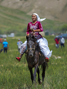 Kyz kuumai, bridegroom chasing the bride, a traditional equestrian sport. Folk Festival commemorating the origin myth the Tien Shan Maral (Tian Shan wapiti), an origin myth of the Kyrgyz tribes. Near Tasch Baschat, Naryn region. Asia, Central Aisa, Kyrgyzstan