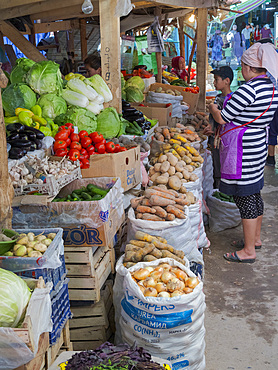 Jayma Bazaar, one of the greatest traditional markets in central asia. City Osh in the Fergana Valley close to the border to Uzbekistan. Asia, central Asia, Kyrgyzstan