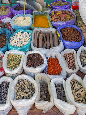 Jayma Bazaar, one of the greatest traditional markets in central asia. City Osh in the Fergana Valley close to the border to Uzbekistan. Asia, central Asia, Kyrgyzstan