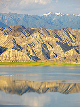 Landscape at Toktogul Reservoir and river Naryn in the Tien Shan or heavenly mountains. Energy is one of the most important export commodities. Asia, Central Asia, Kyrgyzstan