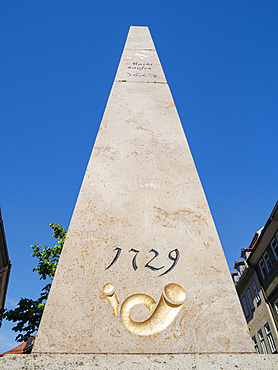 Milestone (Kursaechsische Ganzmeilensaeule) dating back to the Electorate of Saxony, Replica. The medieval town and spa Bad Langensalza in Thuringia. Europe, Central Europe, Germany