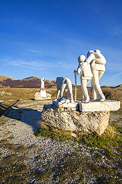 Gran Sasso National Park, View from Campo Imperatore, Fonte Vetica, Monument to the Shepherd, Castel del Monte, LíAquila, Abruzzo, Italy, Europe