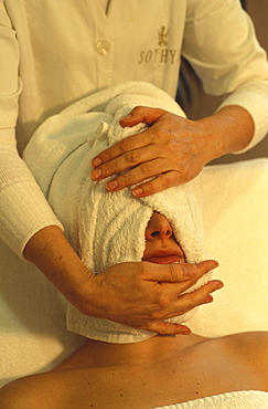 Massage and mud treatment, Il Piccolo Castello wellness center, Monteriggioni, Tuscany, Italy