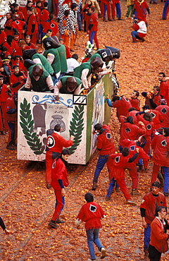 "Asso di Picche" squad assails the wagon, Traditional carnival, Ivrea, Piemonte, Italy