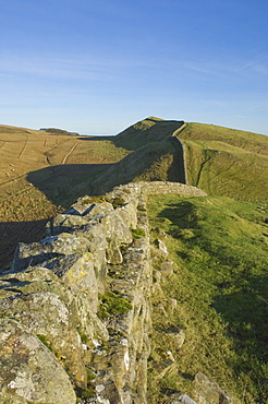 View east to Kings Hill, Hadrians Wall, UNESCO World Heritage Site, Northumbria National Park, Northumbria, England, United Kingdom, Europe