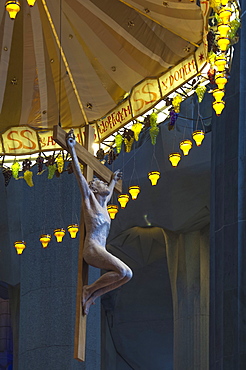 Christ on the Cross, altar piece, Sagrada Familia, Barcelona, Catalunya, Spain, Europe 