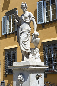 Freshwater fountain in the Piazza San salvatore, Lucca, Tuscany, Italy, Europe