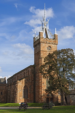 St. Micheals Church, with its Crown Steeple, Linlithgow Palace precinct, Linlithgow, Scotland, United Kingdom, Europe