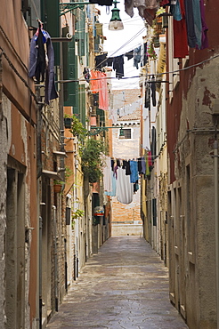 Washing out to dry, back lane off Garibaldi Street, Venice, Veneto, Italy, Europe