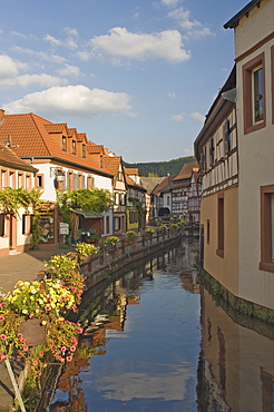 Traditional houses by the mill race, Anweiler (Annweiler), Rheinland-Pfalz (Rhineland Palatinate) wine area, Germany, Europe