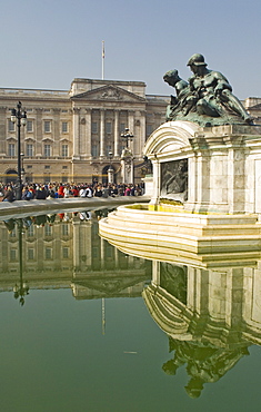 Reflections, Buckingham Palace, Queen Victoria Monument fountain, London, England, United Kingdom, Europe