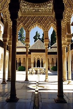 Court of the Lions, Alhambra Palace, UNESCO World Heritage Site, Granada, Andalucia (Andalusia), Spain, Europe