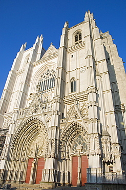 The front of the Cathedrale de St.-Pierre et St.-Paul, Nantes, Brittany, France, Europe