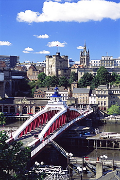 Swing Bridge and castle, Newcastle (Newcastle-upon-Tyne), Tyne and Wear, England, United Kingdom, Europe