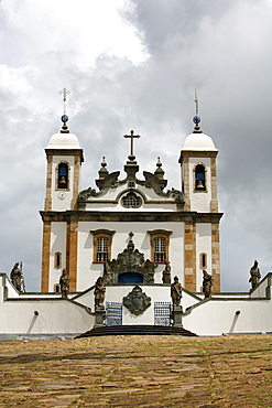 The Basilica do Bom Jesus de Matosinhos, UNESCO World Heritage Site, with statues of the prophets by Aleijadinho, Congonhas, Minas Gerais, Brazil, South America