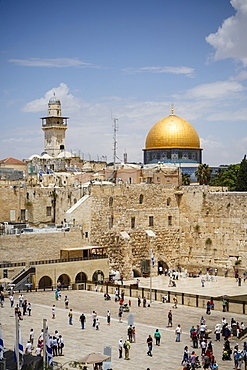 View over the Western Wall (Wailing Wall) and the Dome of the Rock mosque, Jerusalem, Israel, Middle East 