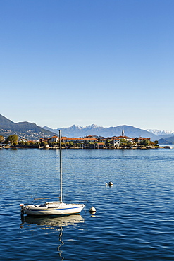 View over Isola Superiore (Isola dei Pescatori), Borromean Islands, Lake Maggiore, Piedmont, Italian Lakes, Italy, Europe