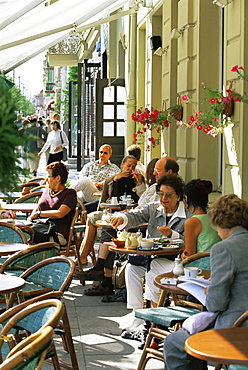 Cafe at Gedimino Pospektas, the main street of the modern city, Vilnius, Lithuania, Baltic States, Europe