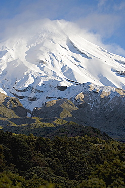 The dormant volcano Mount Egmont or Taranaki, Egmont National Park, Taranaki, North Island, New Zealand, Pacific