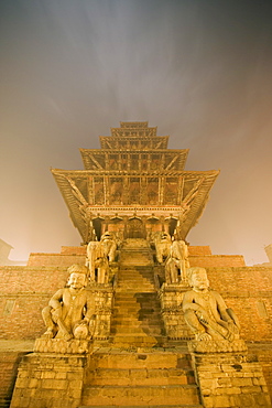 The Nyatapola temple, highest in the valley, with its five storey pagoda roof, at dawn, built in 1702, dedicated to the Hindu goddess Siddhi Lakshmi, Taumadhi Tole square, Bhaktapur, Kathmandu valley, Nepal, Asia