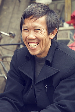 Portrait of a Chinese street vendor, Yangshuo, Guangxi Province, China, Asia