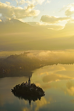 Lake Bled (Blejsko jezero), Bled, Julian Alps, Slovenia, Europe