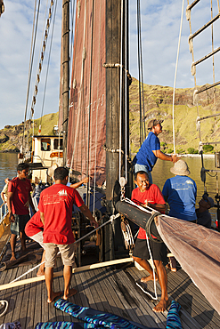 Crew setting Sail on Scuba diving Liveaboard SS Adelaar, Komodo National Park, Indonesia