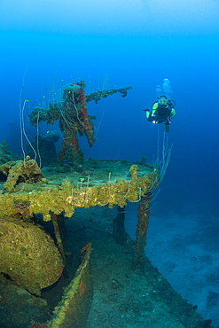 Diver and Anti Aircraft Machine Gun at Destroyer USS Lamson, Marshall Islands, Bikini Atoll, Micronesia, Pacific Ocean