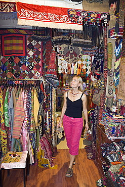 Tourist at Grand Bazaar Kapali Carsi, Istanbul, Turkey