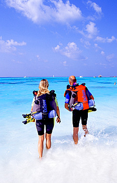 rebreather diver, White Sands, Maldives Island, Indian Ocean, Ari Atoll, White Sands Resort