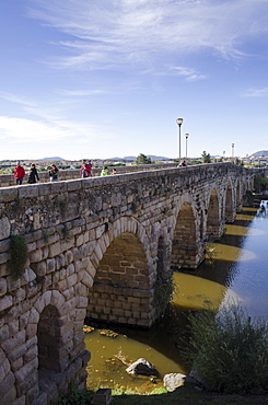 Puente Romano (Roman Bridge) in Merida, UNESCO World Heritage Site, Badajoz, Extremadura, Spain, Europe 