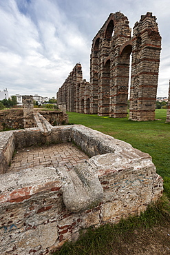 Roman Aqueduct in Merida, UNESCO World Heritage Site, Badajoz, Extremadura, Spain, Europe 