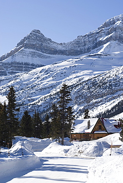 Num-Ti-Jah Lodge, Banff National Park, UNESCO World Heritage Site, Rocky Mountains, Alberta, Canada, North America