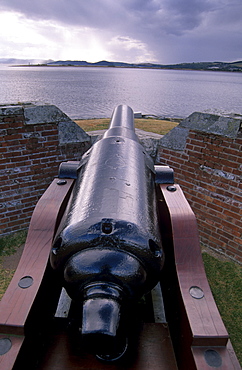 Cannon guarding Moray Firth, Fort George, near Inverness, Highland region, Scotland, United Kingdom, Europe