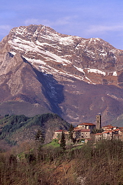 Niciano, near Piazza al Serchio, and Monte Pisanino, 1945m, Apuane Alps, Tuscany, Italy, Europe