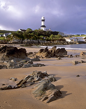 Dunagree Point lighthouse, Inishoven peninsula, County Donegal, Ulster, Republic of Ireland, Europe