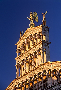 Chiesa di San Michele in Foro, Romano-Pisan style dating from between the 11th and 14th centuries, Lucca, Tuscany, Italy, Europe