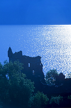 Urquhart Castle, built in the 13th century, on the shores of Loch Ness, Highland region, Scotland, United Kingdom, Europe