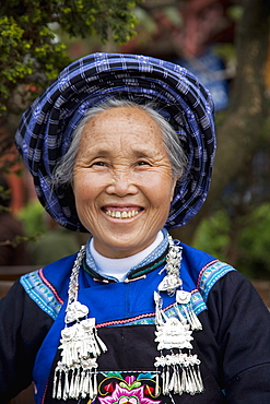 Naxi minority woman, Lijiang, Yunnan Province, China, Asia