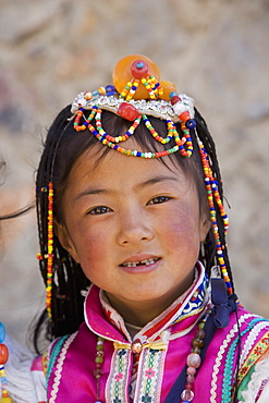 Girl of the Naxi minority people, Shangri-La, formerly Zhongdian, Shangri-La region, Yunnan Province, China, Asia