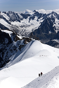 Climbers on Mont Blanc, Aiguille du Midi, Mont Blanc Massif, Haute Savoie, French Alps, France, Europe