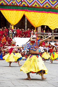 Buddhist festival (Tsechu), Trashi Chhoe Dzong, Thimphu, Bhutan, Asia