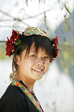 Young woman of Yao Minority mountain tribe, Li River, Yangshuo, Guangxi Province, China, Asia