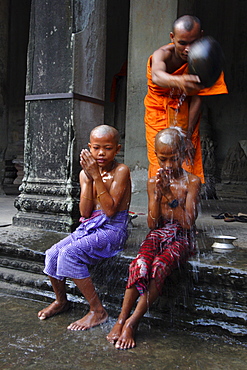 Young Buddhists have their heads shaved as an offering to Buddha, Angkor Wat temple, Cambodia, Indochina, Southeast Asia, Aisa