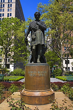 Edwin Booth statue in Gramercy Park, New York City, New York, United States of America, North America