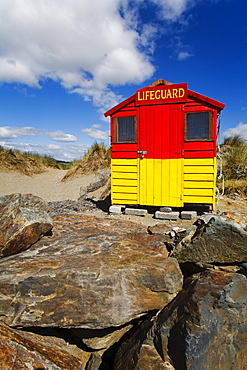 Lifeguard hut on Bunmahon Beach, County Waterford, Munster, Republic of Ireland, Europe