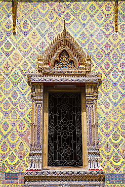 Window at Wat Arun (Temple of the Dawn), Bangkok, Thailand, Southeast Asia, Asia