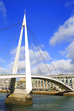 Pedestrian bridge over the Commerce Basin, Le Havre, Normandy, France, Europe