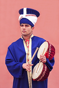 Traditional Turkish musician, Istanbul, Turkey, Europeboosted blue shadows, softened red highlights